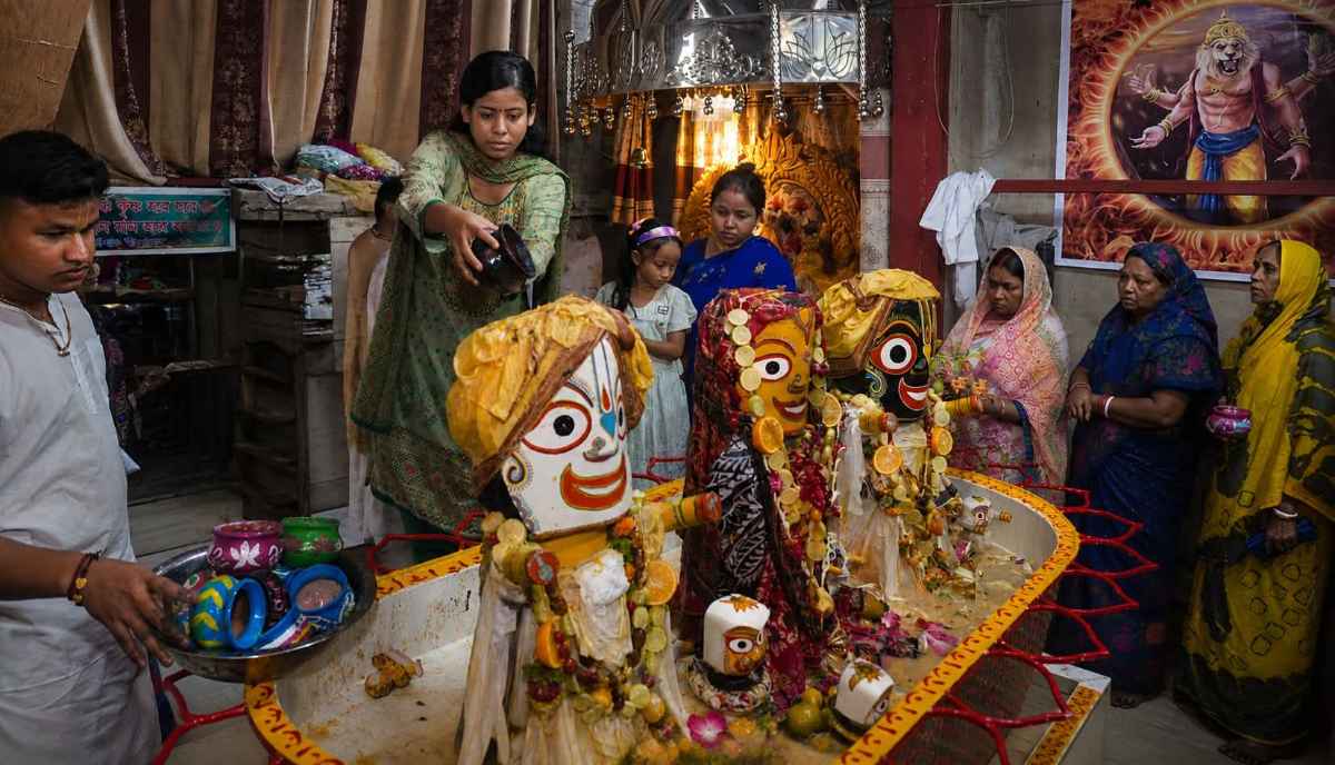‎শ্রী শ্রী রাধা বঙ্কুবিহারী মন্দিরে ভক্তির আবেগে জগন্নাথ স্নানযাত্রা সম্পন্ন