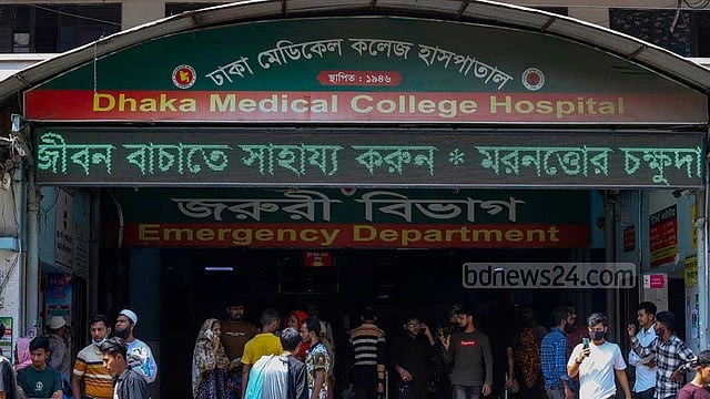 জবি মন্দিরের পুরোহিতকে বিবস্ত্র করে মধ্যযুগীশ কায়দায় পৈশাচিক নির্যাতন: ঢামেকে মৃত্যুর সাথে পাঞ্জা লড়ছেন সুভাষ