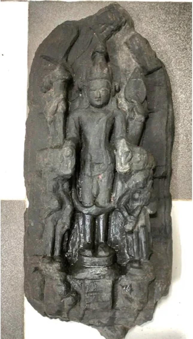 নওগাঁর রানীনগর থানা পুলিশের বিশেষ অভিযানে ৯,৫ কেজি কষ্টিপাথরের ভগবান শ্রী বিষ্ণুর মূর্তি উদ্ধার।