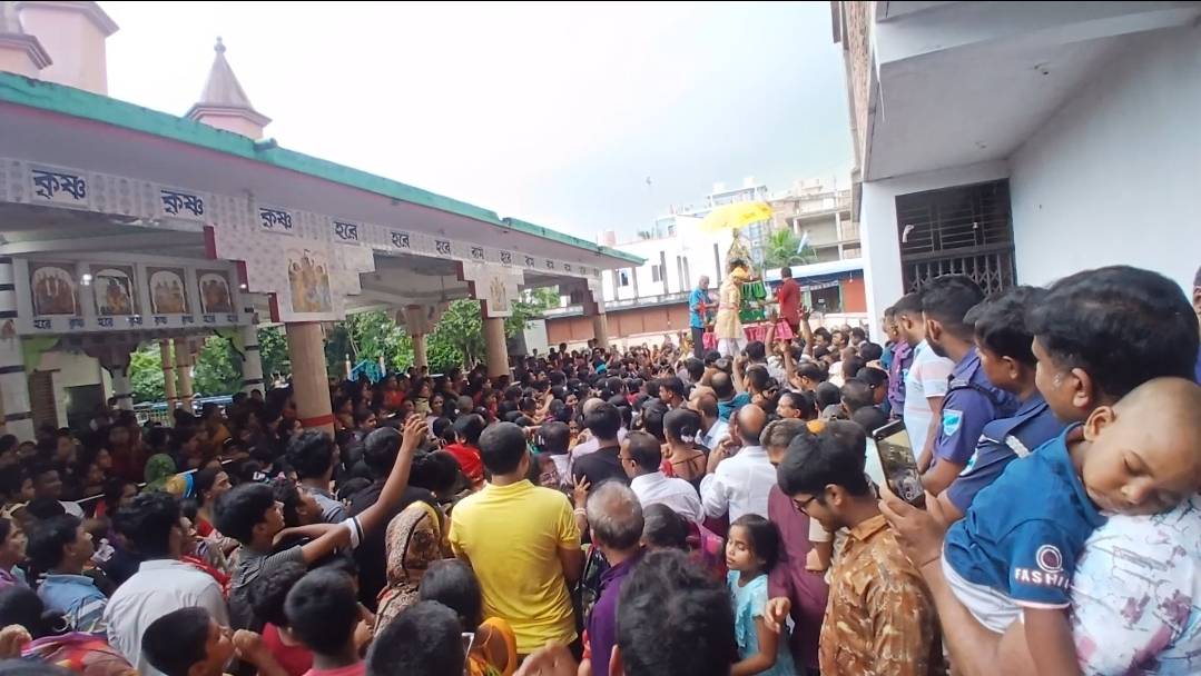 শরীয়তপুর জেলা কেন্দ্রীয় মন্দিরে মহাধুমধামে উল্টো রথযাত্রা অনুষ্ঠিত