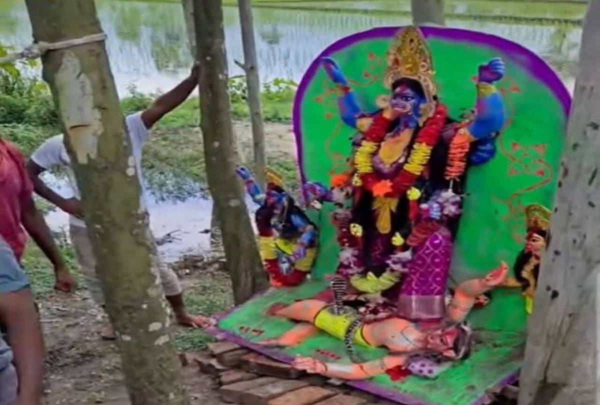 দিনাজপুরের বোচাগঞ্জে মন্দির স্থাপনকে কেন্দ্র করে হিন্দু-মুসলিম উত্তেজনা 