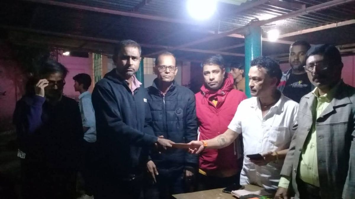শিবচতুর্দশী ও অমাবস্যায় শ্রীমঙ্গল পৌর শ্মশানঘাট কালীবাড়িতে ভক্তদের ঢল, কিডনি রোগীকে আর্থিক সহায়তা