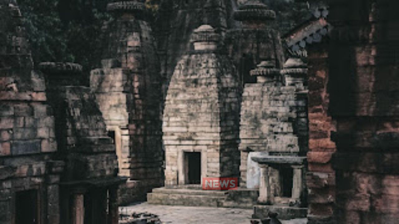 মন্দিরের জমি দখলে দুই সাধুকে হত্যা করে মরদেহে আগুন