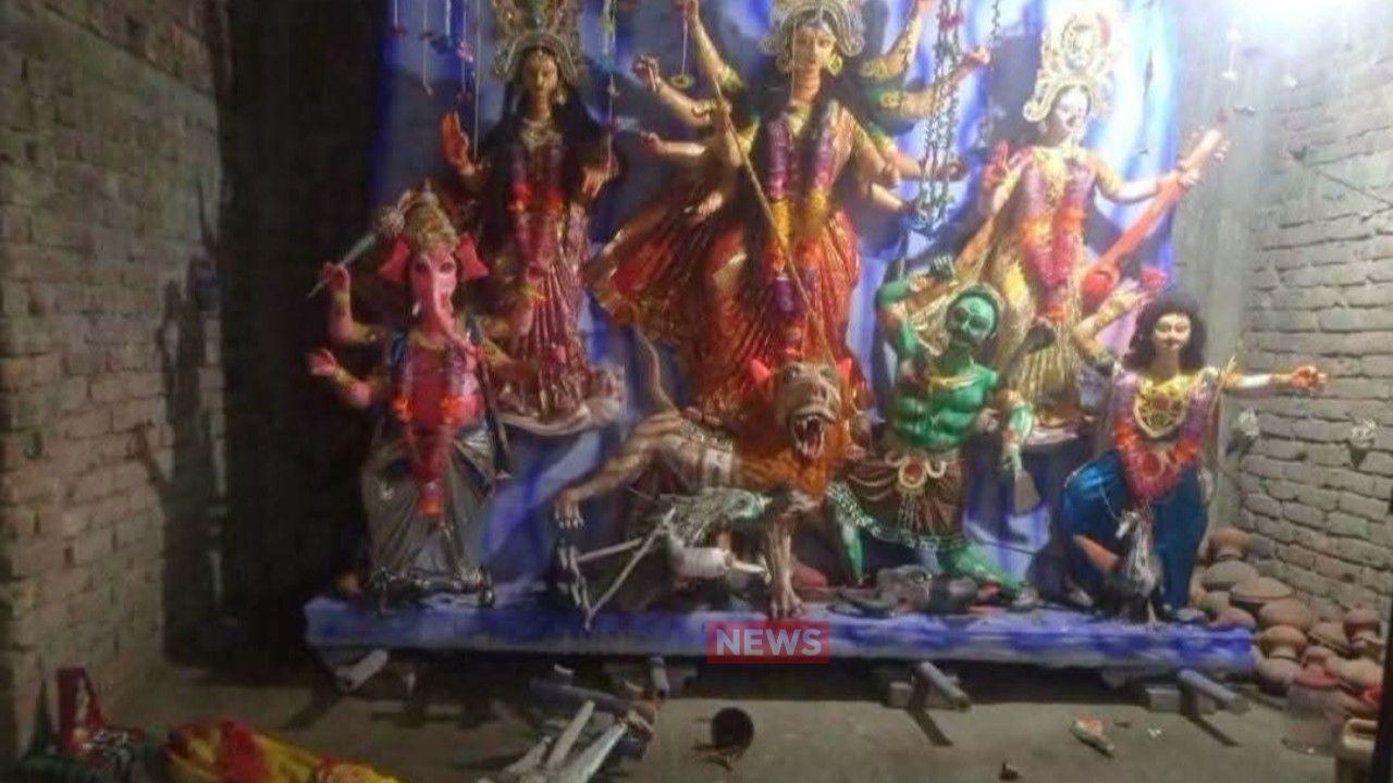 নেত্রকোণায় মহালয়ার আগেই দুর্গা প্রতিমা ভাঙচুর, সনাতনীদের উদ্বেগ ও ক্ষোভ প্রকাশ