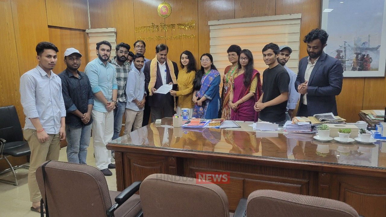 দুর্গাপূজা ঘিরে প্রধানমন্ত্রীর বিশেষ সহকারীর সঙ্গে শিক্ষার্থীদের বৈঠক