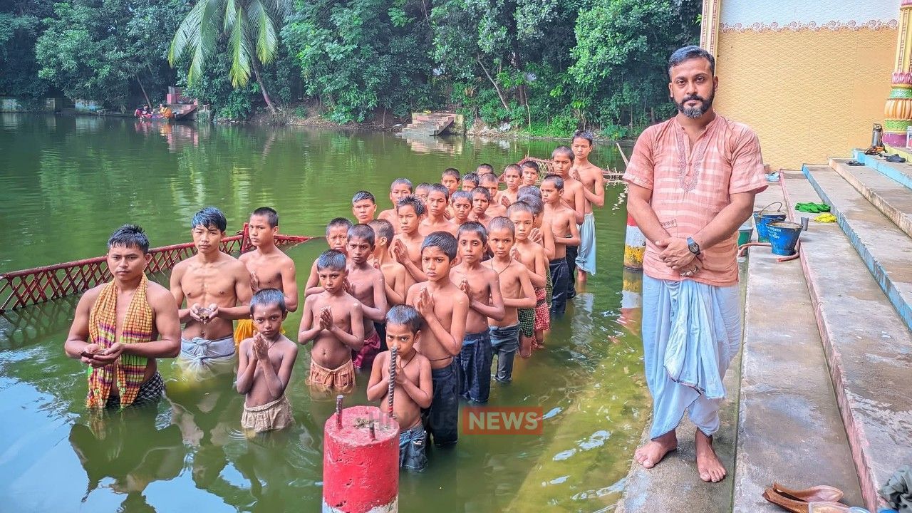 বাসুদেব অনাথ আশ্রমে দেবশিশুদের অশ্রুসজল পিতৃতর্পণ