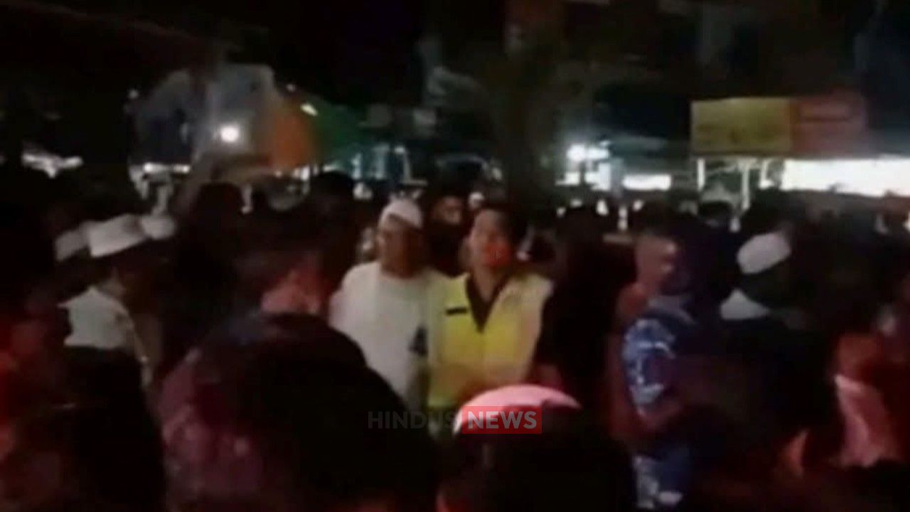 ভোলায় ইসলাম ধর্ম নিয়ে কটুক্তির অভিযোগ, হিন্দু স্বর্ণকারকে ঘিরে উত্তেজনা