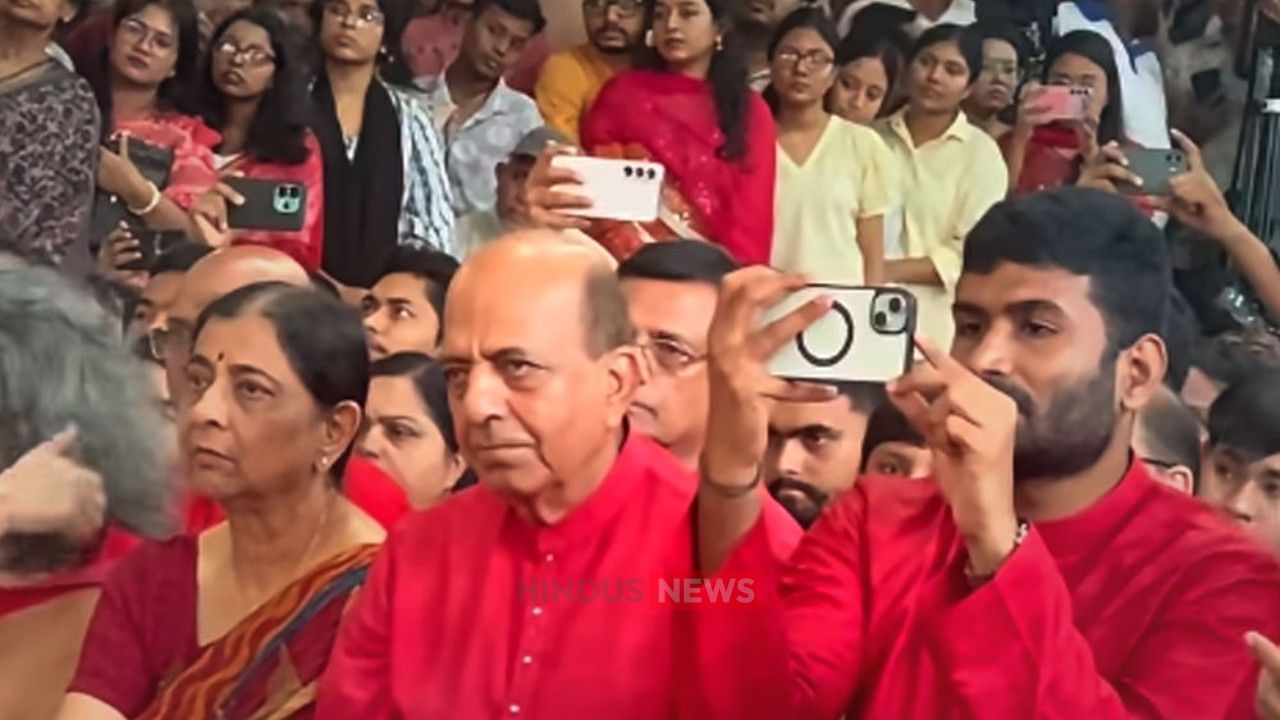 ঢাকেশ্বরীতে মহালয়ার প্রদীপ্ত আবাহন: পূজার আনন্দে শামিল ভারতীয় হাইকমিশনার