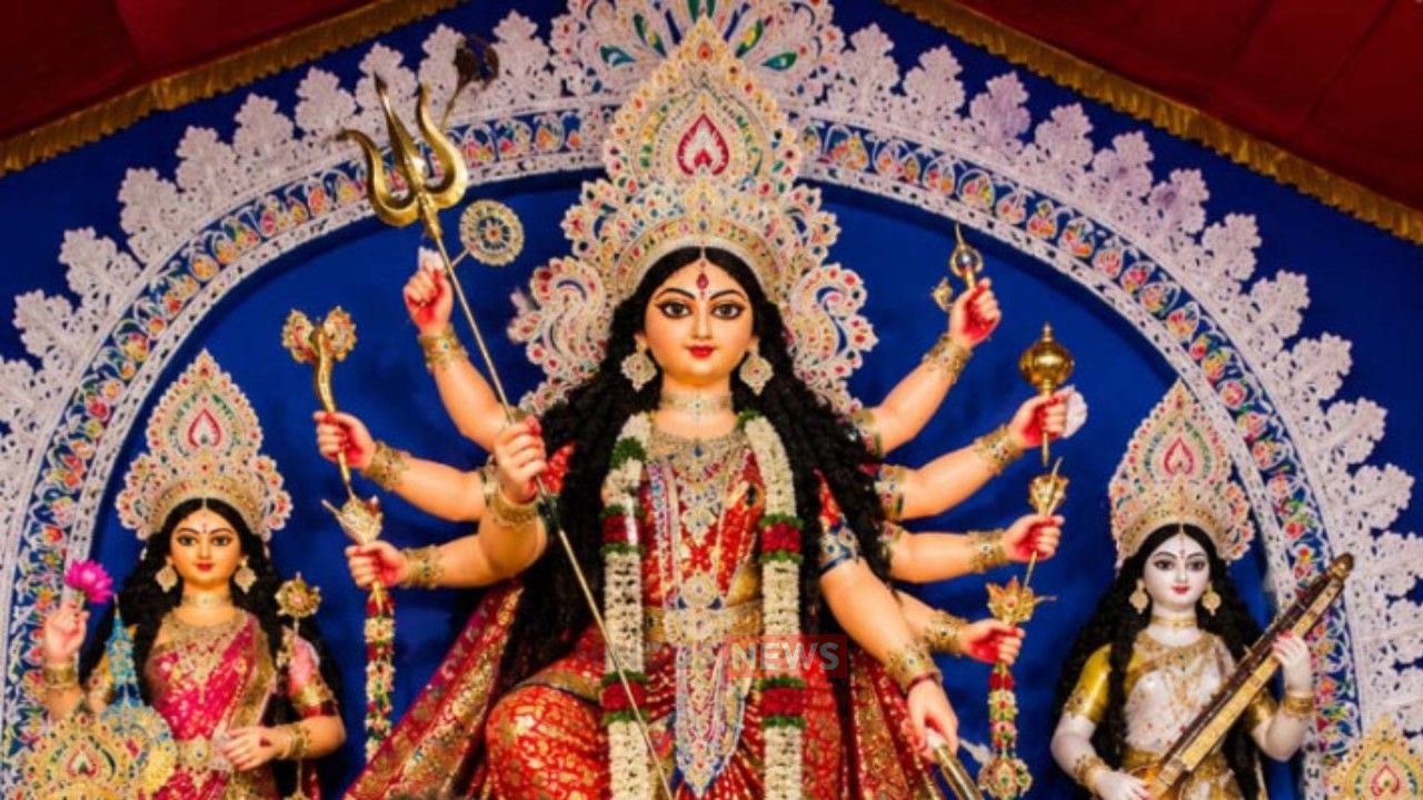 শঙ্কার মেঘ চিরে মহাষষ্ঠীতে দেবী দুর্গার আগমন