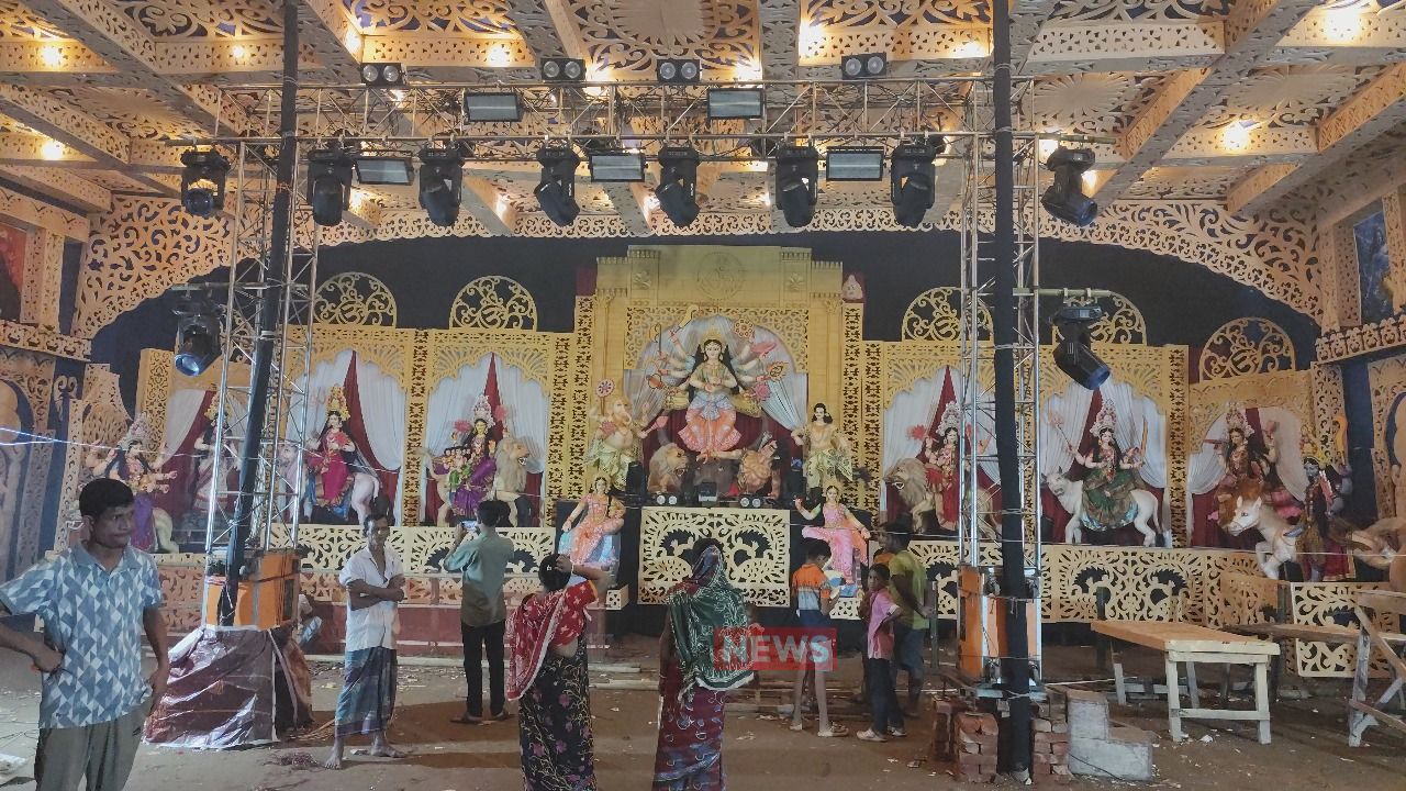 রাঙ্গুনিয়ার গীতা ভবনে দুর্গোৎসবের প্রস্তুতি, মূল আকর্ষণ &amplsquoনবরূপে নবদুর্গা&amprsquo
