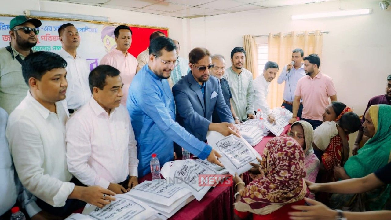 জাগো হিন্দু পরিষদ চট্টগ্রাম জেলার উদ্যোগে শারদ উপহার বিতরণ অনুষ্ঠান সম্পন্ন