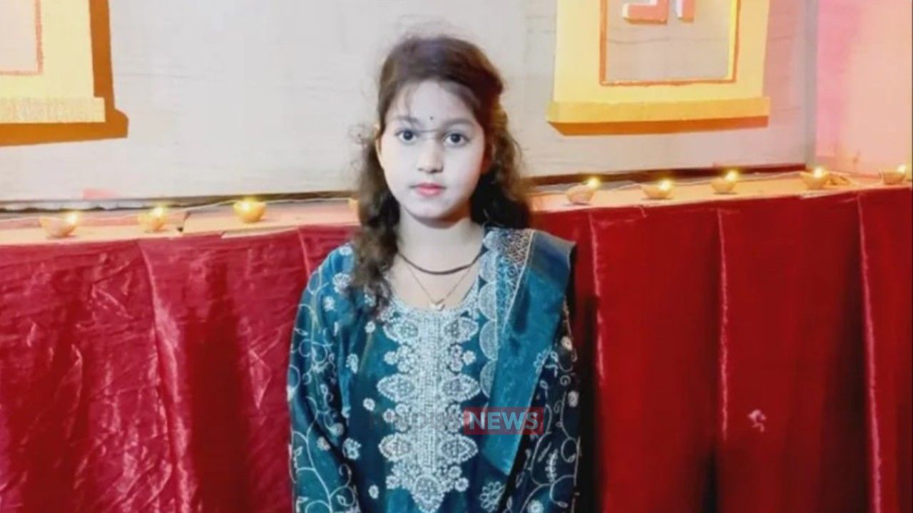 প্লেনে বসেই ফেসবুকের স্ট্যাটাস থেকে মেয়ের মৃত্যুর খবর পেলেন প্রবাসী বাবা