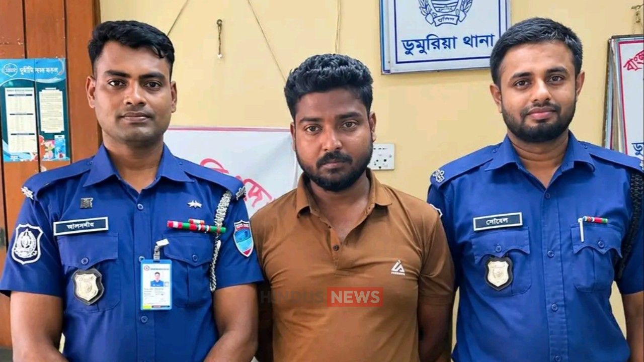ডুমুরিয়ায় কালী মন্দিরের পাশ থেকে বিদেশি মদসহ আটক ১